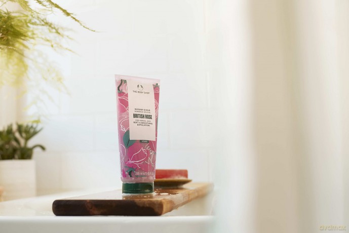 The Body Shop British Rose Smoothing Shower Scrub (Shower Scrub) - Volume: 200 ml dla kobiety