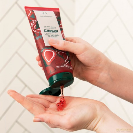 The Body Shop Smoothing shower scrub Strawberry (Shower Scrub) 200 ml dla kobiety