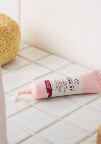 The Body Shop Eye cream with vitamin E (Eye Cream Vitamin E) 15 ml dla kobiety