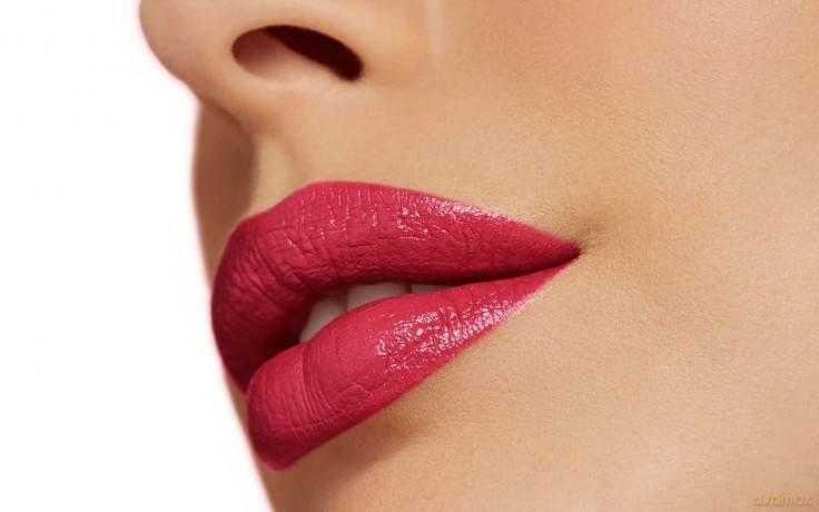 PUPA Milano Lipstick for increasing the volume of lips Volume (Enhancing Lipstick) 3.5 ml - Shade: 401 Red Passion dla kobiety