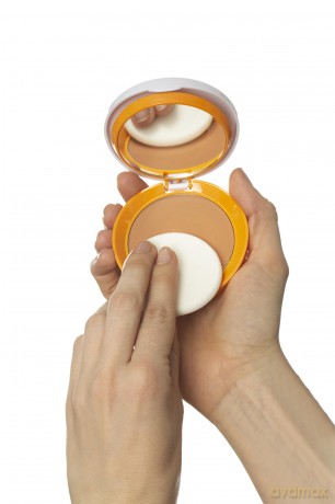 Heliocare Compact make-up SPF 50 (Oil-Free Compact) 10 g - Shade: Beige dla kobiety