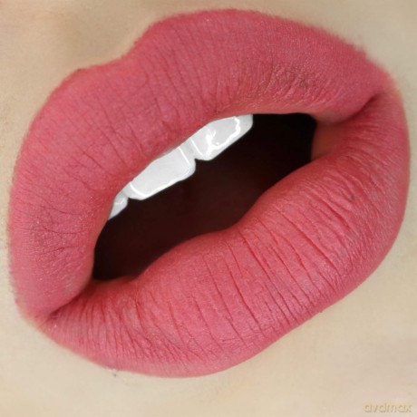Nudestix Long-lasting matte lipstick and lip pencil (Magnetic Matte Lip Color) - Shade: Saint dla kobiety
