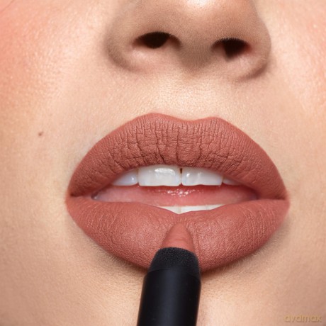 Nudestix Long-lasting matte lipstick and lip pencil (Magnetic Matte Lip Color) - Shade: Boho dla kobiety