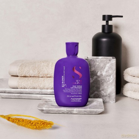 Alfaparf Milano Shampoo neutralizing yellow tones Semi Di Lino Blonde (Anti-Yellow Low Shampoo) - Volume: 250 ml dla kobiety