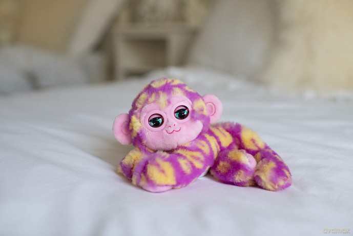 Bandai CE80083 Nuzzy Luvs Snuggler Interactive Pet Soft Toy (Pink and Orange Monkey)