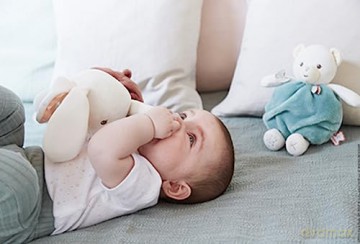 Kaloo - Plume - Bubble of Love Green Bear - 23 cm Cuddly Bear Plush - Small Soft Toy Teddy Bear for Babies - Develops Sense of Touch - Pretty Customisable Gift Box - 0 Months +, K214000
