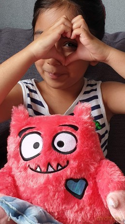 Love Monster 539 2207 Giggle and Hug Cuddly Toy EA Feature Soft, Multicoloured