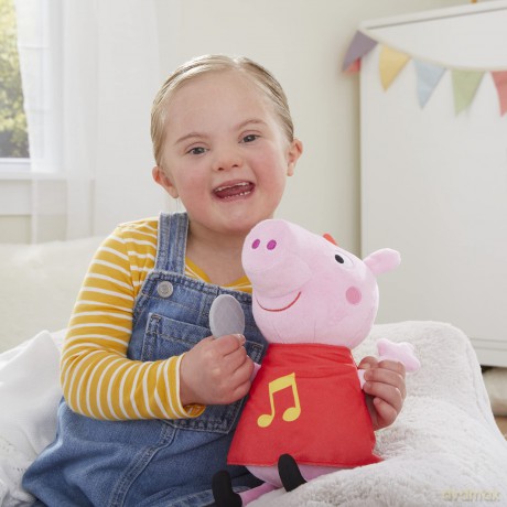Peppa Pig Hasbro Oink-Along Songs Peppa Singing Plush Doll with Sparkly Red Dress and Bow, Sings 3 Songs, Ages 3 and up,F21875L0