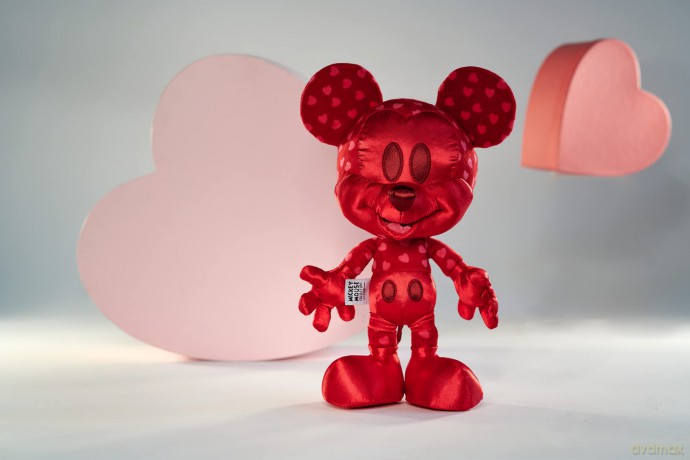 Simba 6315870307 Disney Love Mickey Mouse - July Edition, Amazon Exclusive, 35 cm Plush Figure in Gift Box, Special, Limited Edition Collectible, Soft Toy Suitable for Children from Birth