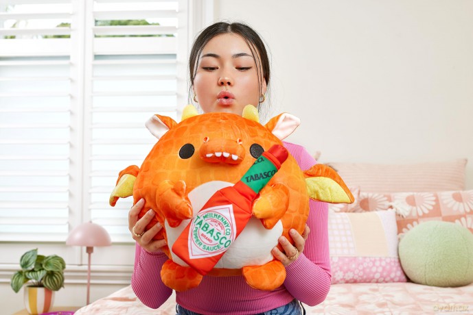 Snackles Series 1 Hippo (Mentos), Surprise Medium Plush, Ultra Soft Plush, 28 cm, Collectible Plush with Real Brands (Hippo)