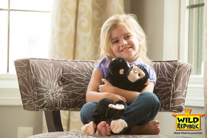 Wild Republic 51 cm Hanging Monkey Chimp Mama with Baby Plush, Chimpanzee