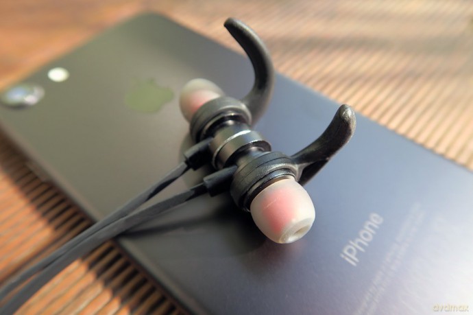 iL93BL Czarne by AWEI douszne słuchawki bezprzewodowe Bluetooth 4.2