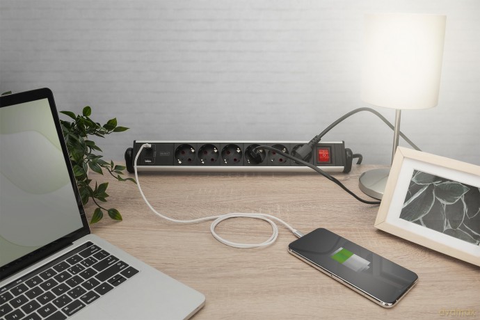 Listwa zasilająca biurowa 45° 6 gniazd, 2xUSB-A 1xUSB-C (5V/3,4A) możliwość obrotu o 180°, aluminiowa, z zaciskiem na blat