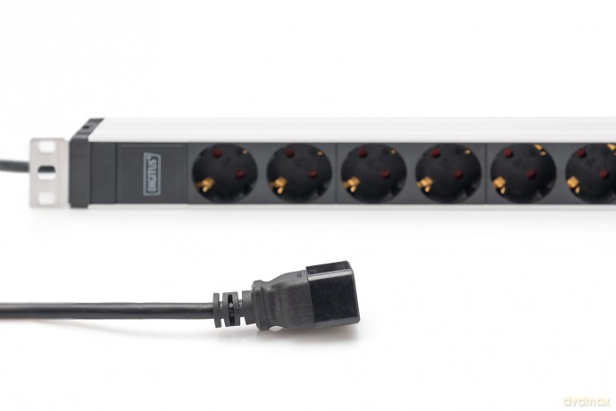 Listwa zasilająca PDU 19" Rack, 8x gniazdo ze stykami ochronnymi unischuko 16A/230V, 1x wtyczka IEC C20, 16A, przewód zasilający 2 m, Aluminiowa