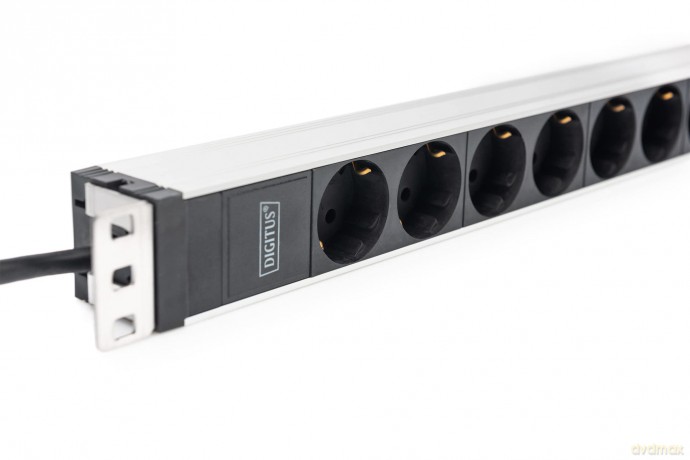 Listwa zasilająca PDU 19" Rack, 8x gniazdo ze stykami ochronnymi unischuko 16A/230V, 1x wtyczka IEC C20, 16A, przewód zasilający 2 m, Aluminiowa
