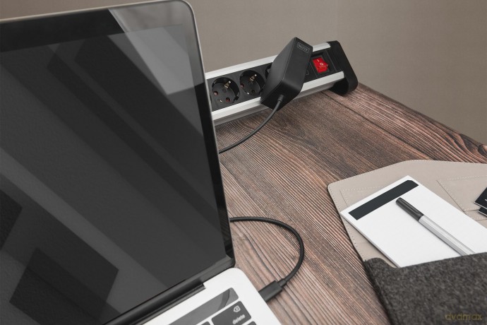 Ładowarka sieciowa zasilacz 1x USB-C PD 3.0 max. 100W GaN zintegrowany kabel 1,2m Czarna