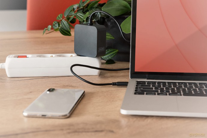Ładowarka sieciowa zasilacz 1x USB-C PD 3.0 max. 65W zintegrowany kabel 1,2m Czarna
