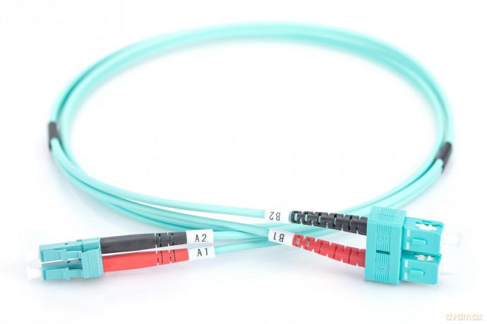 Patchcord światłowodowy FO LC-SC MM 50/125 OM3 duplex LSOH 3m