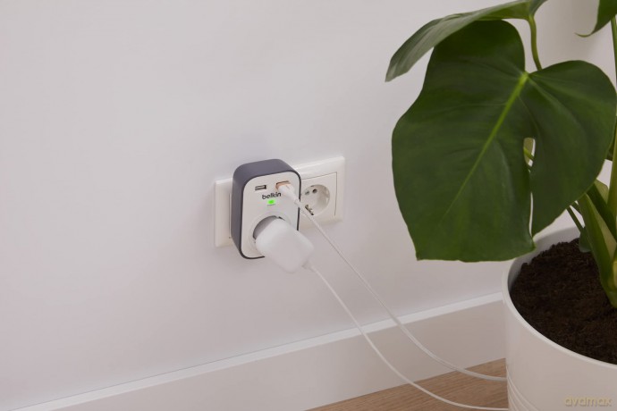 Pojedyncze gniazdo antyprzepięciowe 306J 2xUSB 2.4A Schuko
