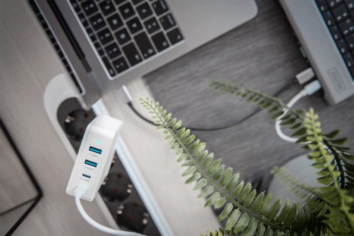 Uniwersalna 4-portowa ładowarka sieciowa 100W, 2x USB-C, 2x USB-A, PD 3.0 Biała