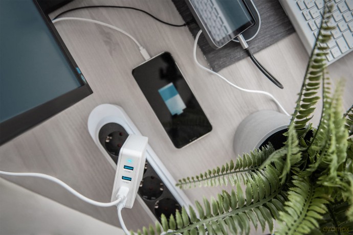 Uniwersalna 4-portowa ładowarka sieciowa 100W, 2x USB-C, 2x USB-A, PD 3.0 Biała
