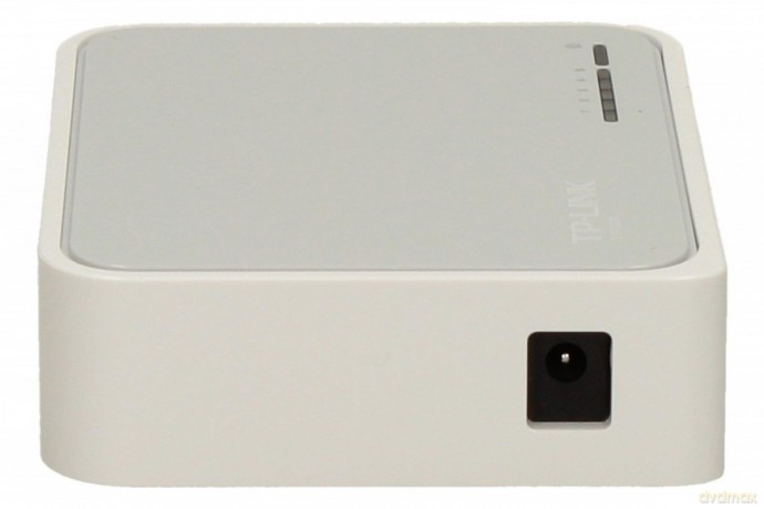 SF1005D switch L2 5x10/100 Desktop
