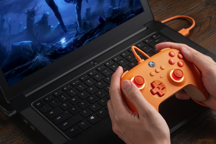 8BitDo Ultimate C Wired Xbox Gamepad Orange