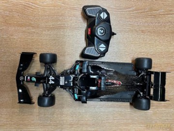 Rastar - RC 1:18 Mercedes-AMG F1 W11 EQ Performance (23304)
