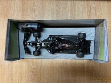 Rastar - RC 1:18 Mercedes-AMG F1 W11 EQ Performance (23304)