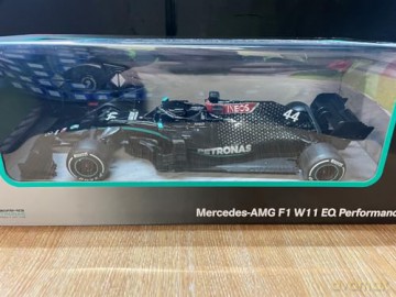 Rastar - RC 1:18 Mercedes-AMG F1 W11 EQ Performance (23304)