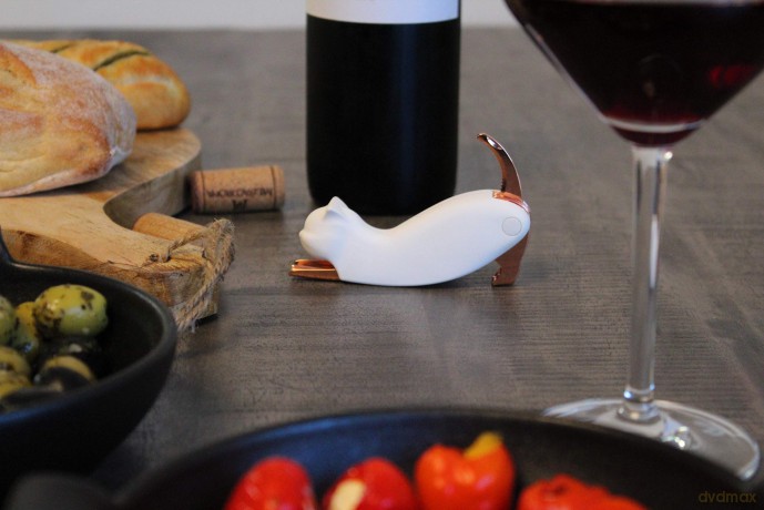 Winkee - Corkscrew Cat - White