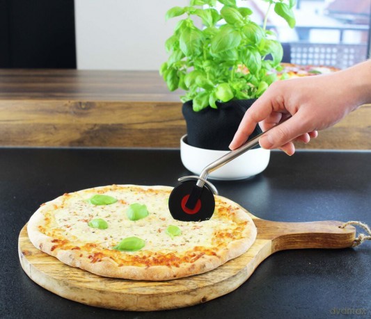 Winkee - Vinyl Pizza Cutter