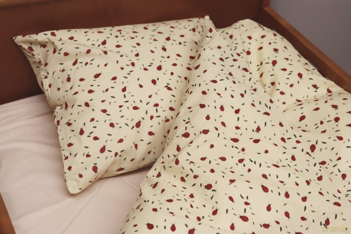 By Mats - Bed Linen Junior Size 100 x 140 cm - Ladybug Leaf (MAT141)