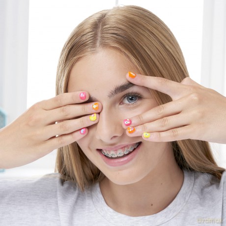 FabLab - Glow In The Dark Nail Art