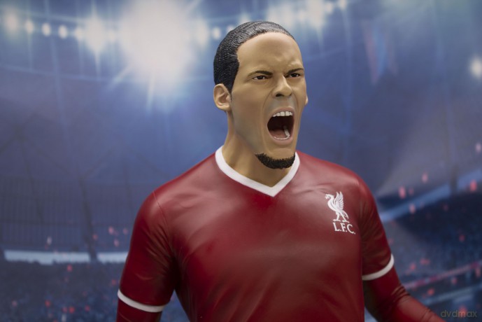 Footballs Finest - Liverpool (Virgil Van Dijk) statuetka z żywicy 60 cm [FIGURKA]