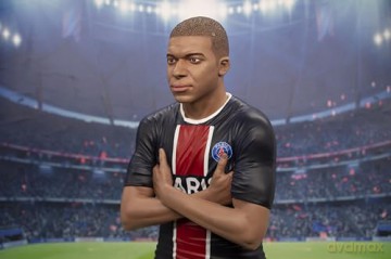 Footballs Finest - Paris Saint-Germain (Kylian Mbappe) 60 cm posąg z żywicy [FIGURKA]