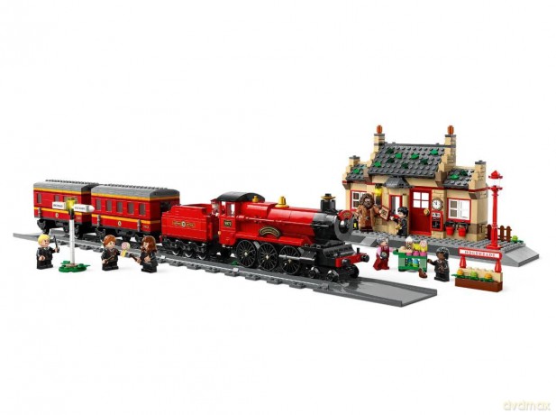LEGO - Hogwarts ExpressTrain Set with Hogsmeade Station 76423