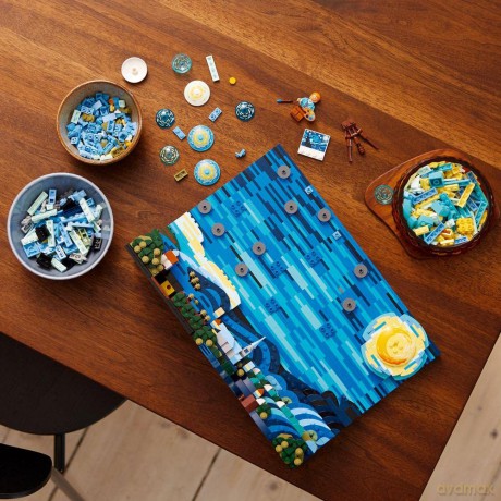 LEGO Ideas - Vincent van Gogh - The Starry Night (21333)