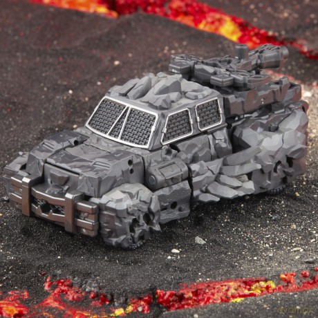 Transformers - Generations - Legacy United Deluxe Class (infernal Universe Magneous)