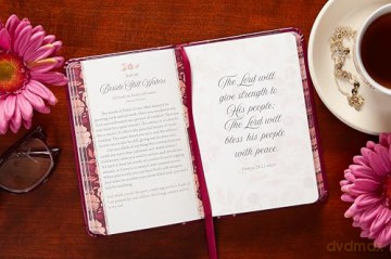 100 Days of Strength for Women: Pocketbooks by Broadstreet [KSIĄŻKA]