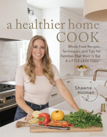 A Healthier Home Cook: Whole Food Recipes, Techniques, and Tips for Families That Want to Eat A Little Less Toxic - Shawna Holman [KSIĄŻKA]