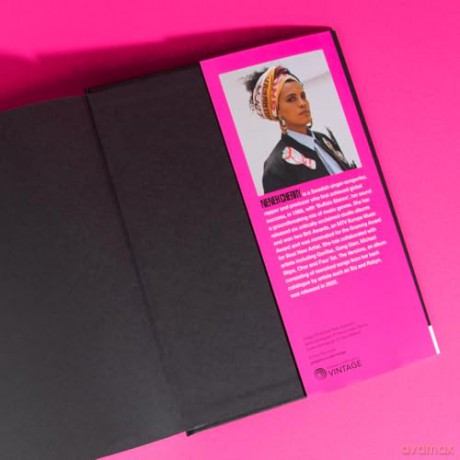 A Thousand Threads: The Sunday Times Music Book of the Year 2024 from the trail-blazing musician, activist and fashion icon - Neneh Cherry [KSIĄŻKA]