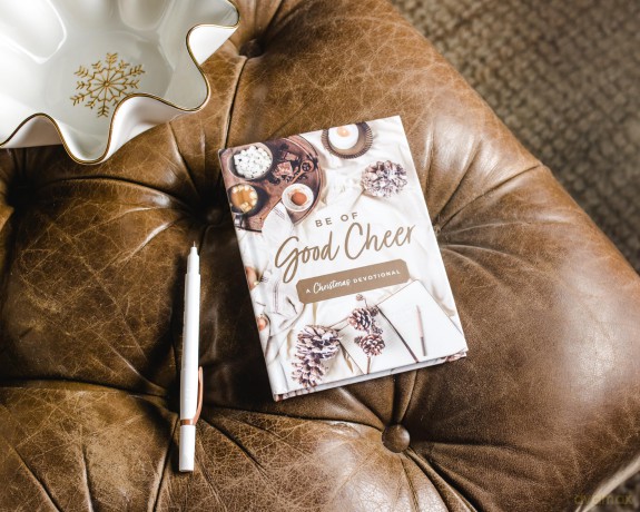 Be of Good Cheer: A Christmas Devotional - Susan Hill [KSIĄŻKA]