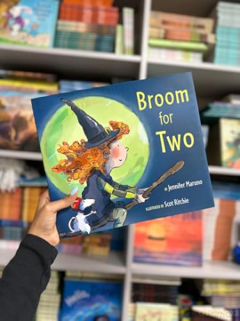 Broom for Two - Jennifer Maruno [KSIĄŻKA]