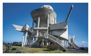 Brutalist Japan: A Photographic Tour of Post-War Japanese Architecture - Paul Tulett [KSIĄŻKA]
