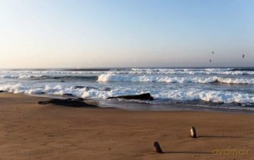 By the Sea: Inspiring Coastal Houses and Refuges - Mirjam Bleeker [KSIĄŻKA]
