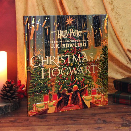 Christmas at Hogwarts: A joyfully illustrated gift book featuring text from 'Harry Potter and the Philosopher's Stone' - J.K. Rowling [KSIĄŻKA]