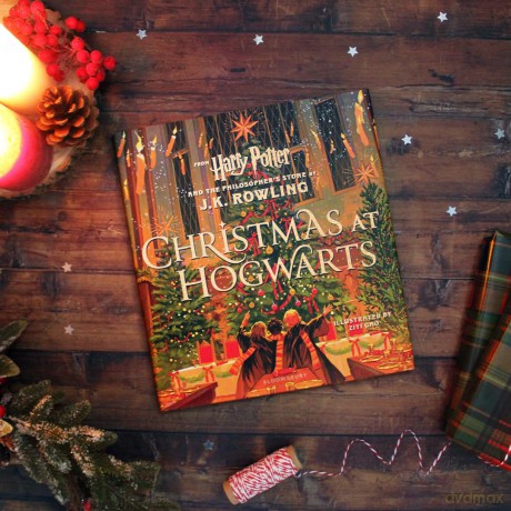 Christmas at Hogwarts: A joyfully illustrated gift book featuring text from 'Harry Potter and the Philosopher's Stone' - J.K. Rowling [KSIĄŻKA]