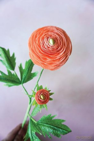 Crafting Paper Flowers: A Visual Guide to Breathtaking Botanicals - Emily Paluska [KSIĄŻKA]