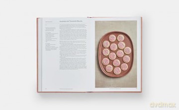 Crumbs: Cookies and Sweets from Around the World - Ben Mims [KSIĄŻKA]